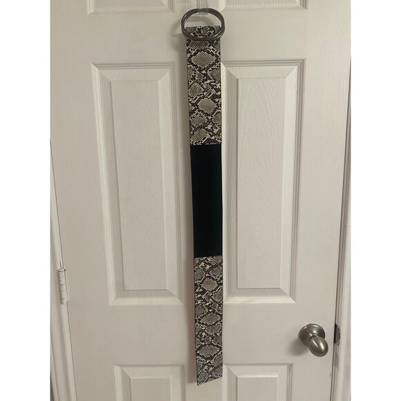 Wide Snakeskin Print Belt Round  Gray-metal Buckle Elastic Back Size XS/S - Picture 6 of 6